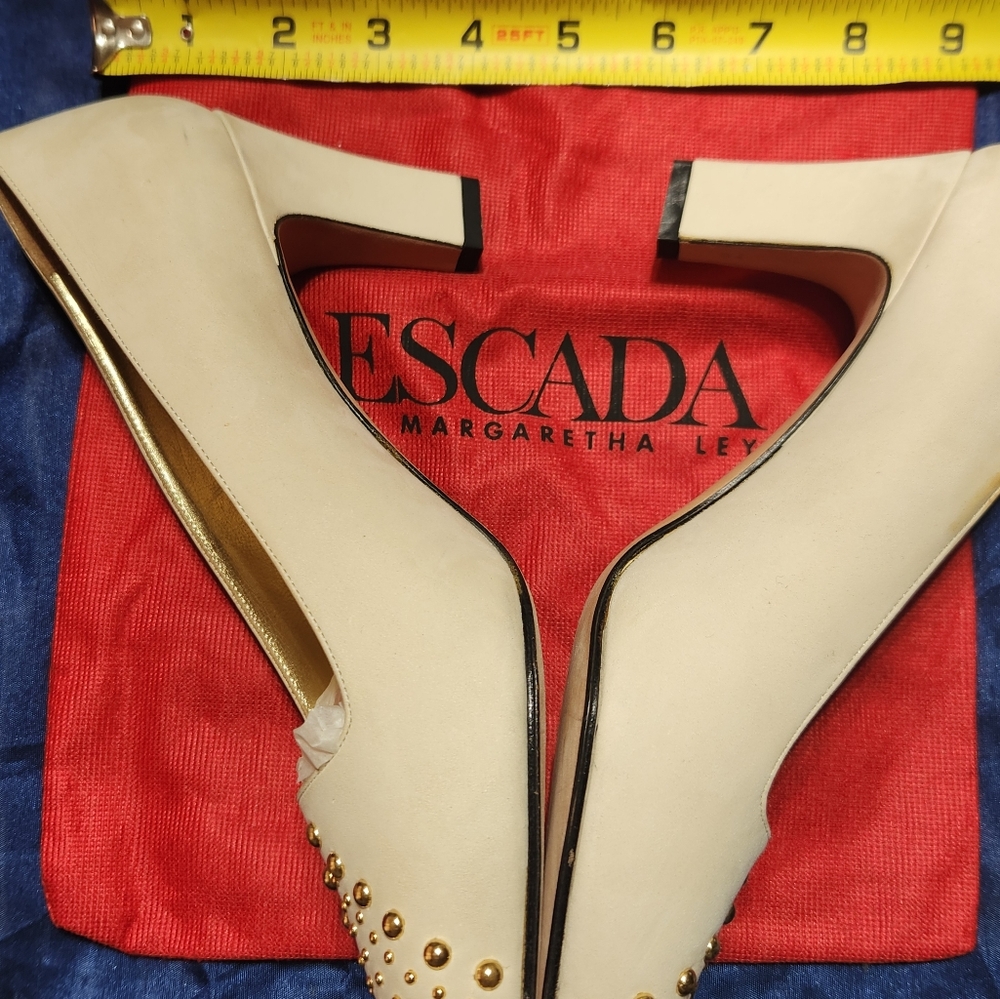 Vintage Escada Cream Pumps with Gold Accents - Picture 3 of 8
